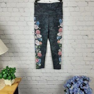 Evolution & Creation Women's Capri Yoga Leggings Gray w/ Floral print Sz S